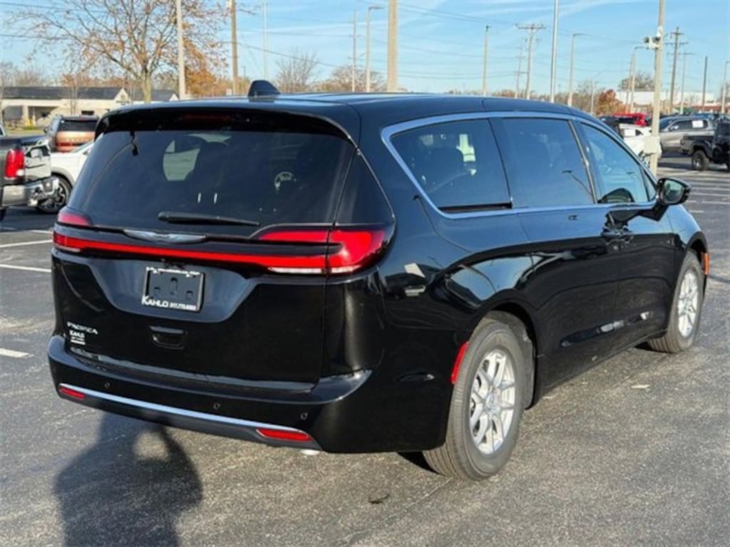 New 2026 Chrysler Pacifica Select Passenger Van