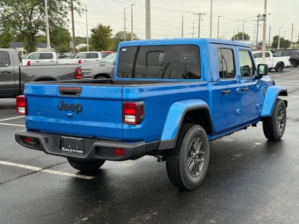 New 2025 Jeep Gladiator Sport S Pickup