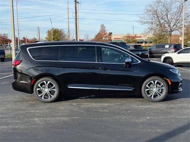 2026 Chrysler Pacifica Pinnacle photo 2