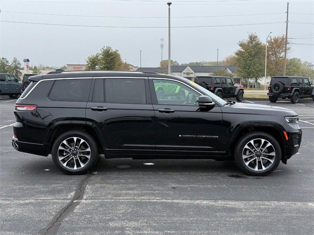 2021 Jeep Grand Cherokee Overland photo 2