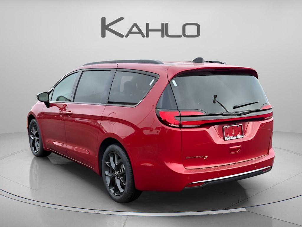 New 2026 Chrysler Pacifica Select Passenger Van