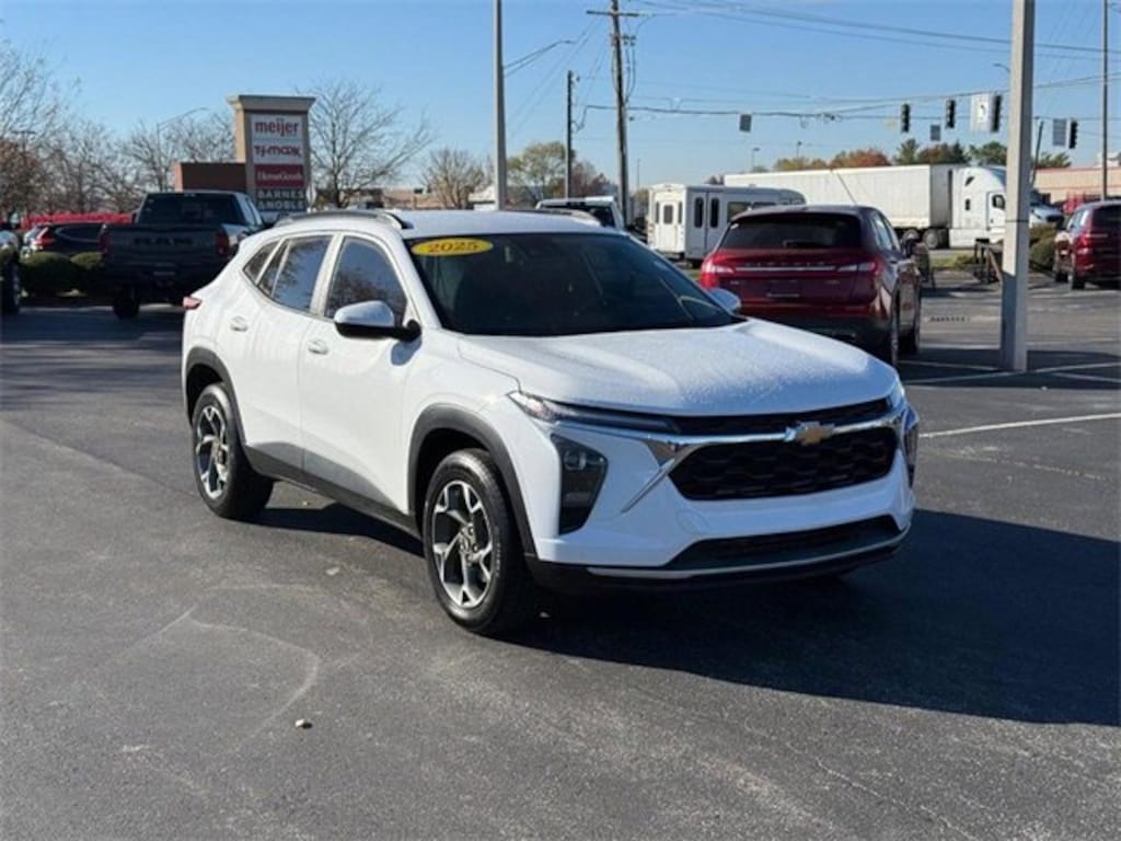 Used 2025 Chevrolet Trax LT SUV