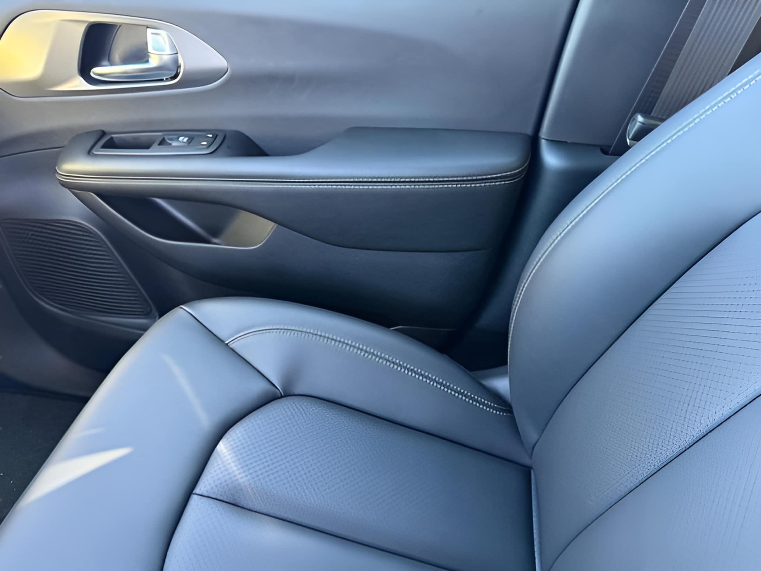 2026 Chrysler Pacifica Select - Photo 24