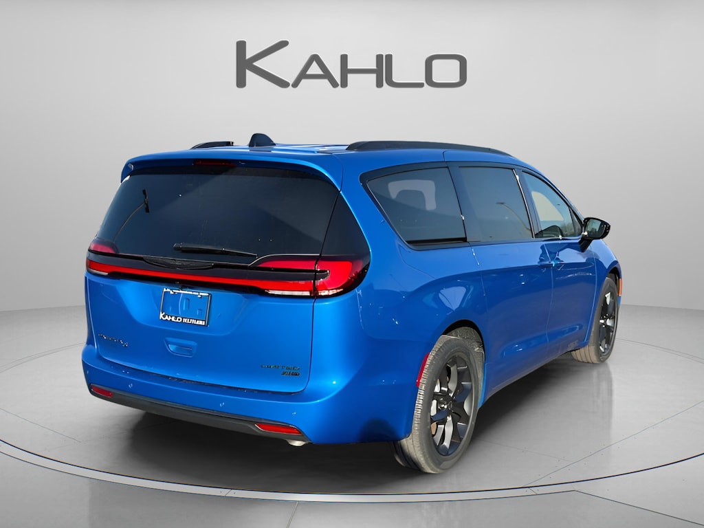 New 2026 Chrysler Pacifica Limited Passenger Van