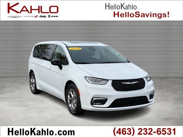 2024 Chrysler Pacifica Limited's photo