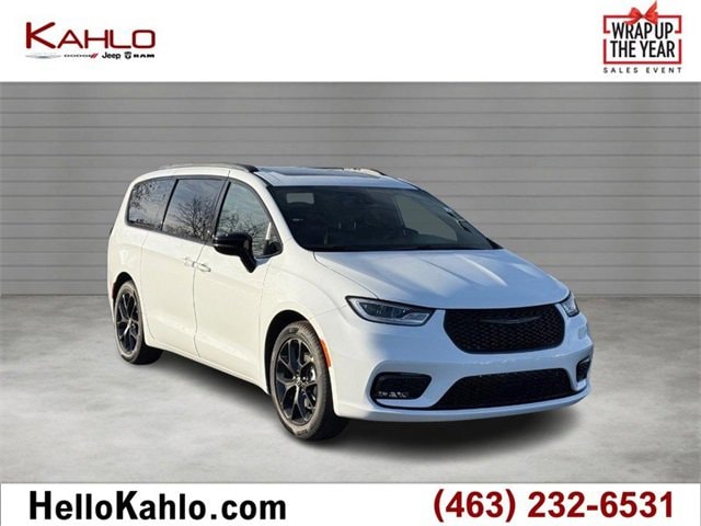 2026 Chrysler Pacifica Limited's photo