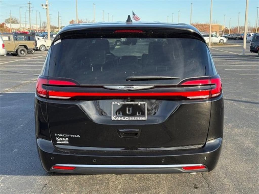 New 2026 Chrysler Pacifica Select Passenger Van