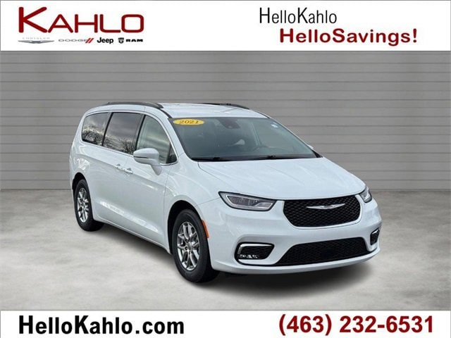 2021 Chrysler Pacifica Touring's photo