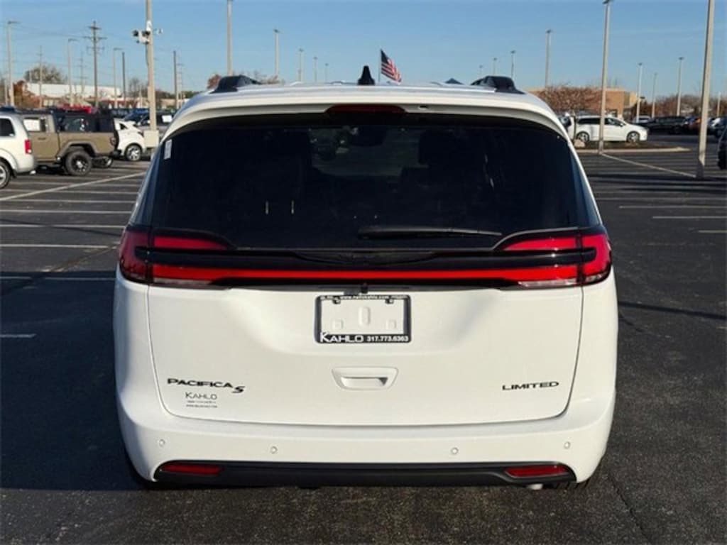 New 2026 Chrysler Pacifica Limited Passenger Van