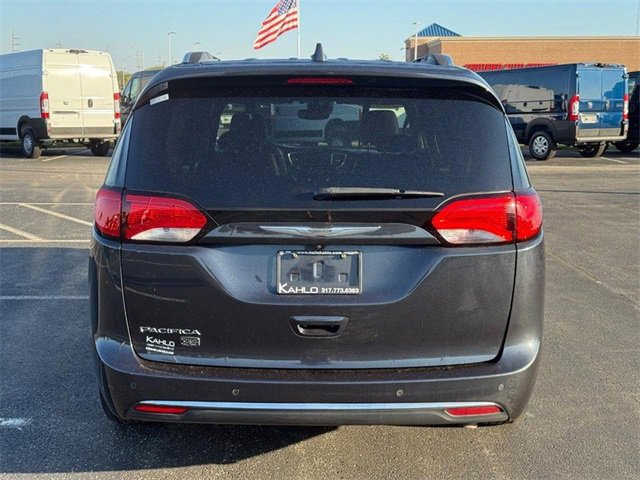 2019 Chrysler Pacifica Plus 35th Anniversary Touring L photo 4