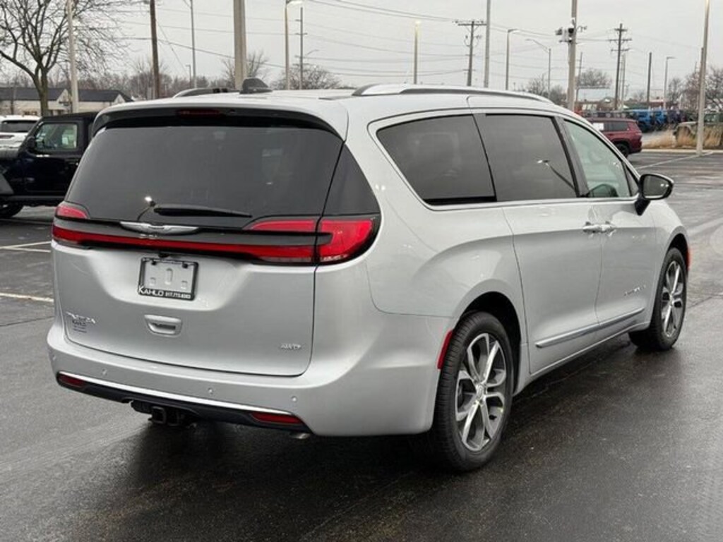 New 2026 Chrysler Pacifica Pinnacle Passenger Van