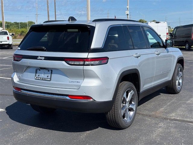 2025 Jeep Grand Cherokee Limited photo 3