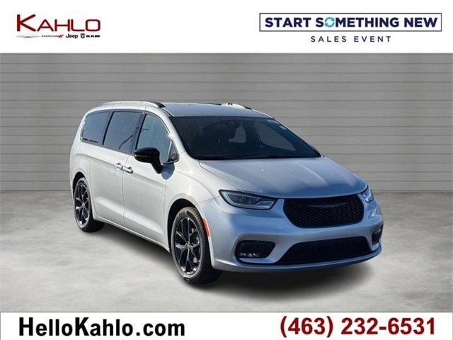 2026 Chrysler Pacifica Select's photo