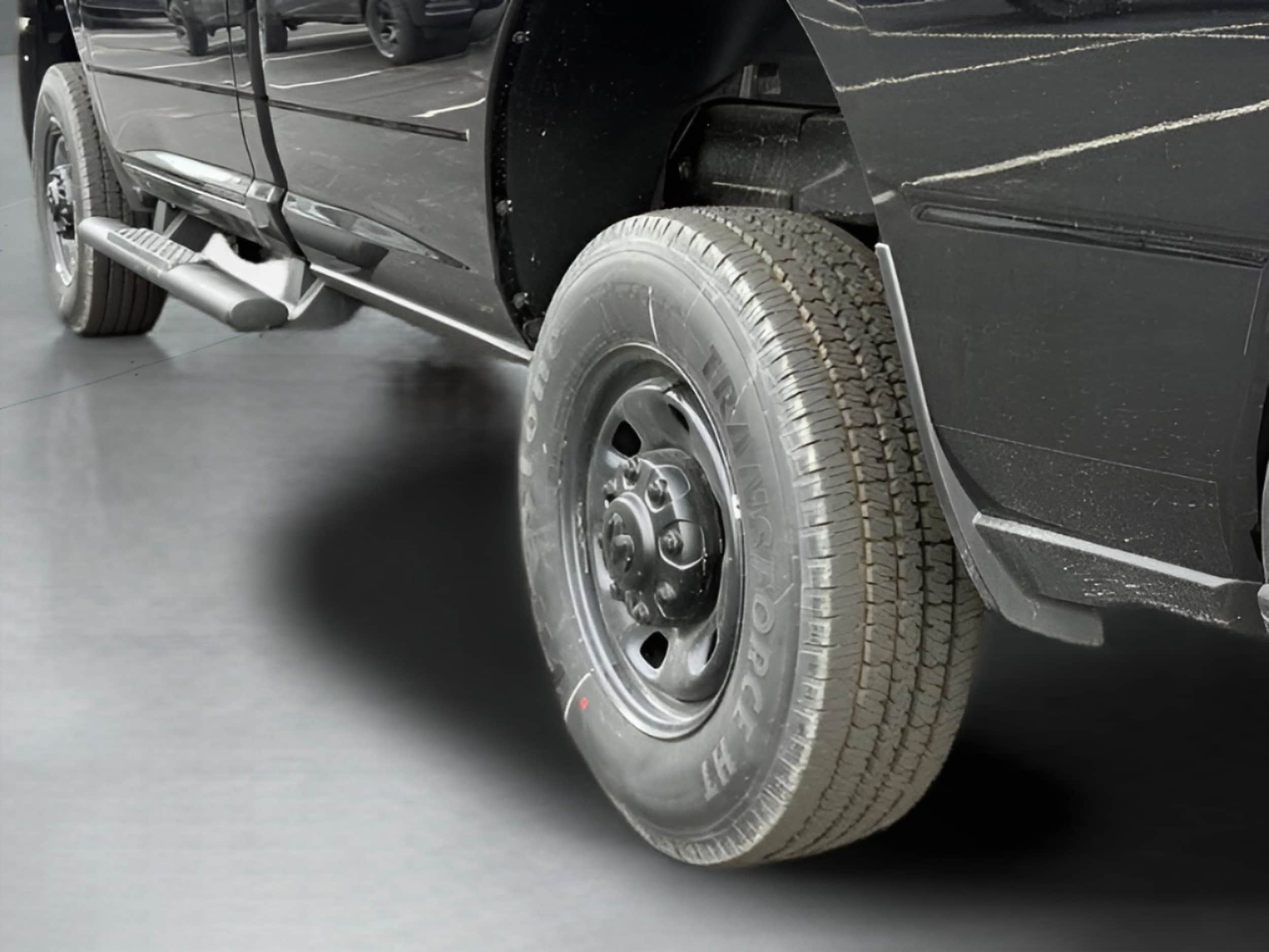 2025 RAM 2500 Tradesman - Photo 31