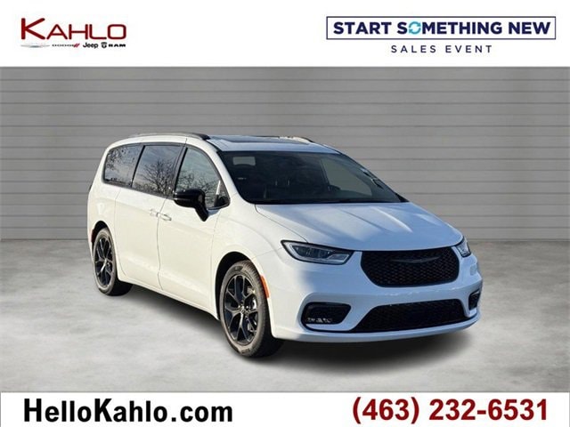 2026 Chrysler Pacifica Limited's photo