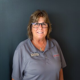 Staff member Linda Smith from ID_31d29dee53da