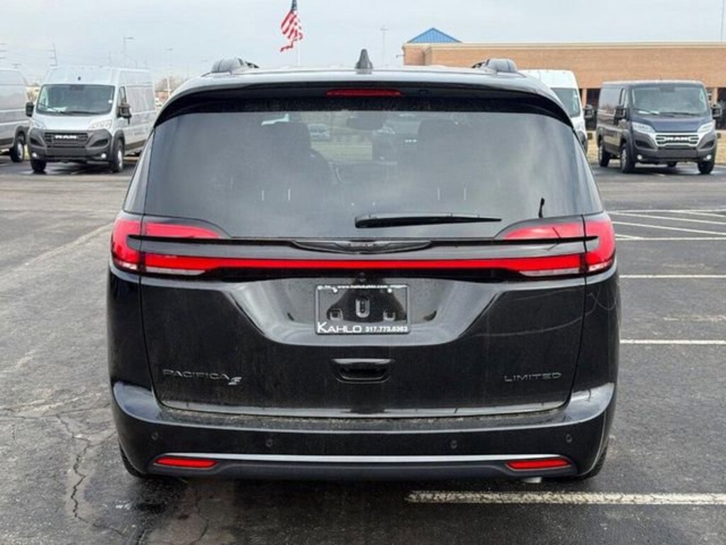 New 2026 Chrysler Pacifica Limited Passenger Van