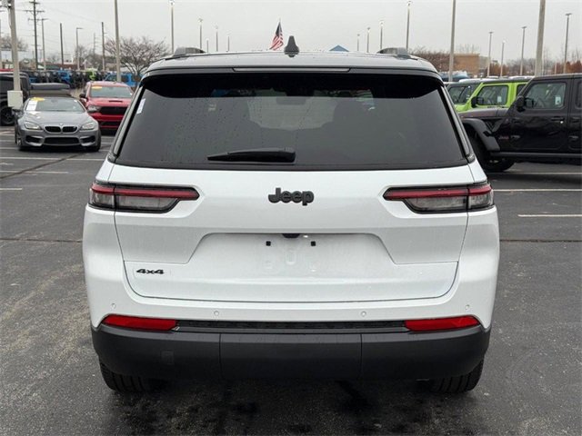 2025 Jeep Grand Cherokee Limited photo 3