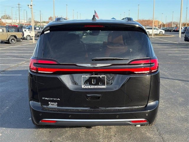2026 Chrysler Pacifica Pinnacle photo 4
