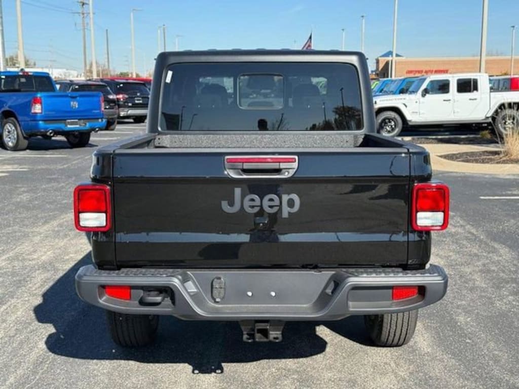 New 2026 Jeep Gladiator Sport S Pickup