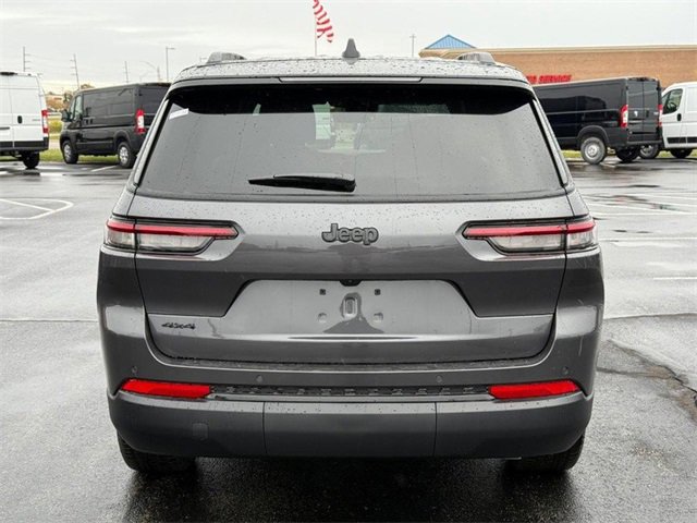 2025 Jeep Grand Cherokee Limited photo 4