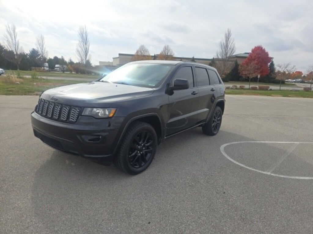 Used 2017 Jeep Grand Cherokee Altitude SUV