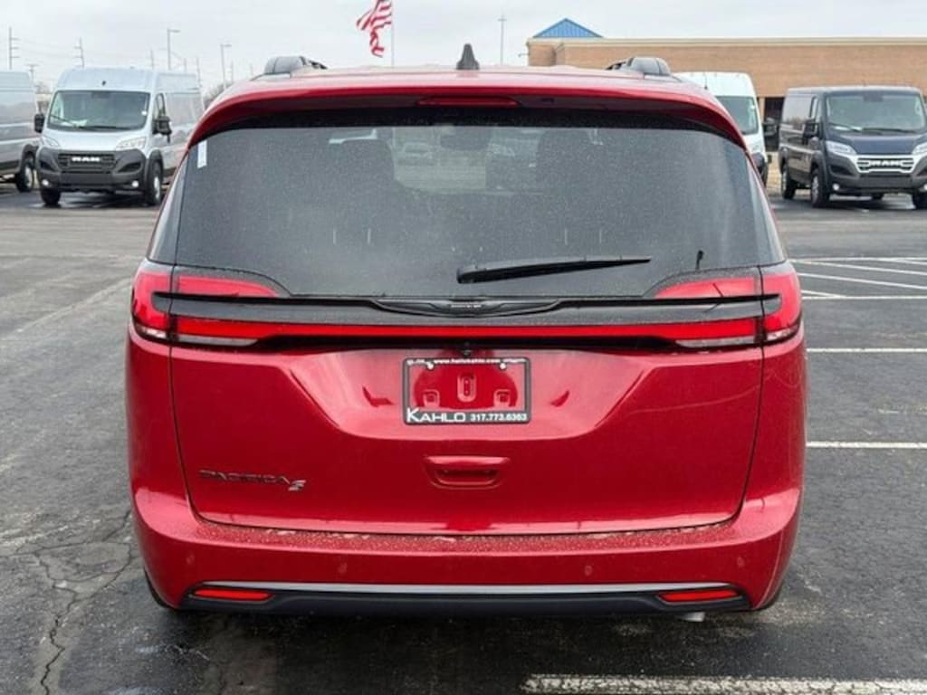New 2026 Chrysler Pacifica Select Passenger Van