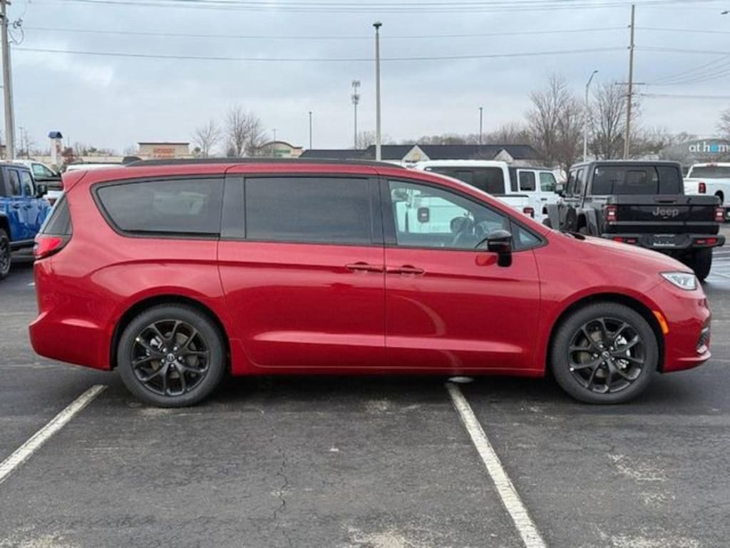 New 2026 Chrysler Pacifica Select Passenger Van