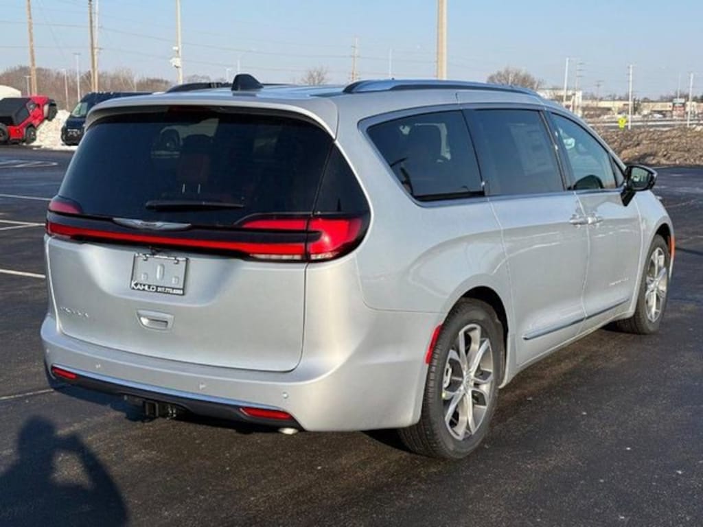 New 2026 Chrysler Pacifica Pinnacle Passenger Van
