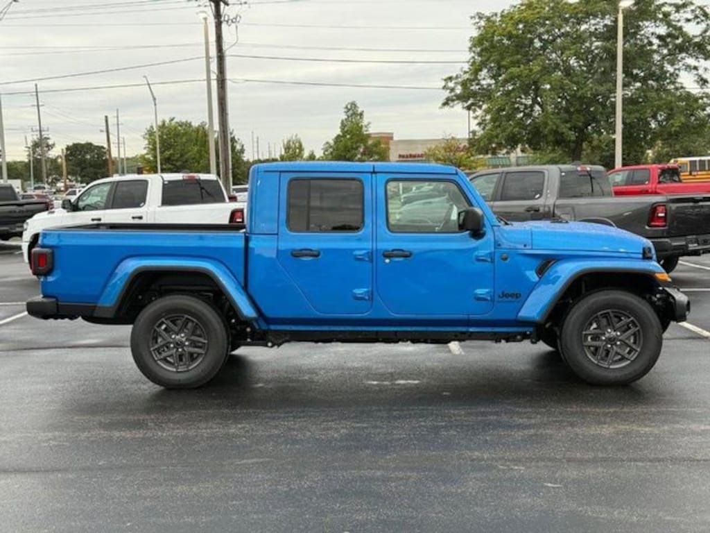 New 2025 Jeep Gladiator Sport S Pickup