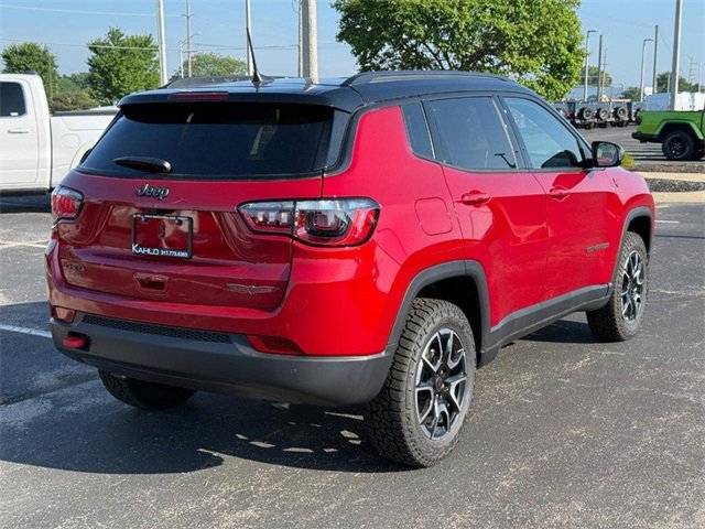 2025 Jeep Compass Trailhawk photo 3