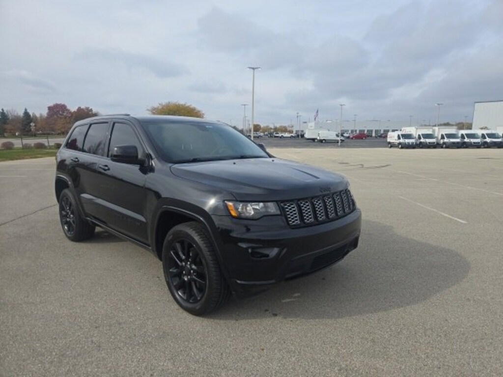 Used 2017 Jeep Grand Cherokee Altitude SUV