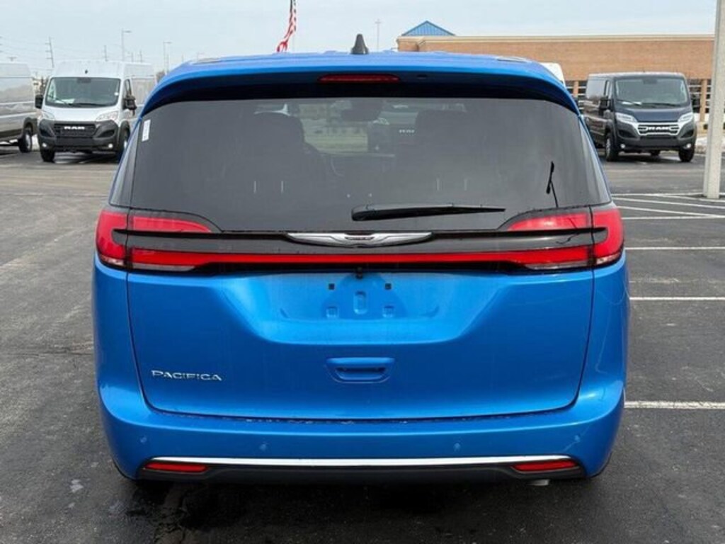 New 2026 Chrysler Pacifica Select Passenger Van