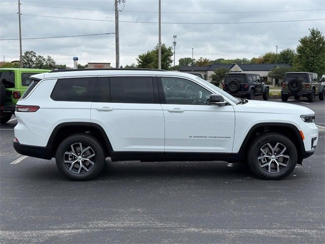 2025 Jeep Grand Cherokee Limited photo 2