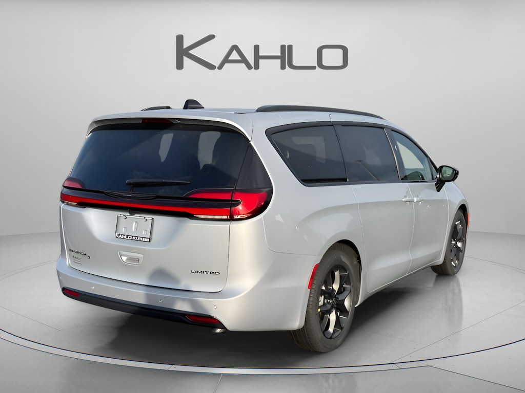New 2026 Chrysler Pacifica Limited Passenger Van
