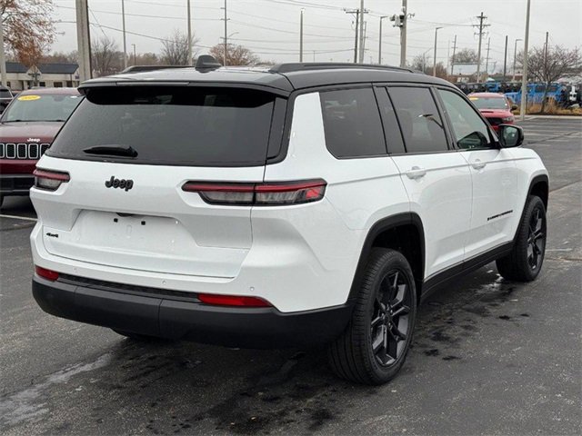 2025 Jeep Grand Cherokee Limited photo 2