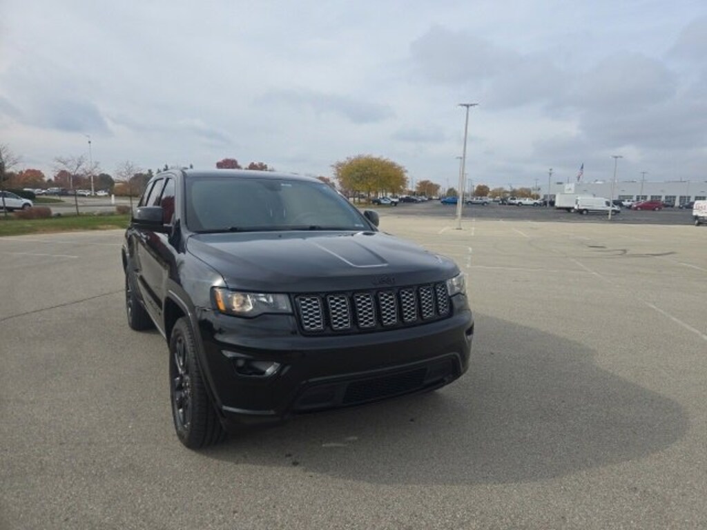 Used 2017 Jeep Grand Cherokee Altitude SUV