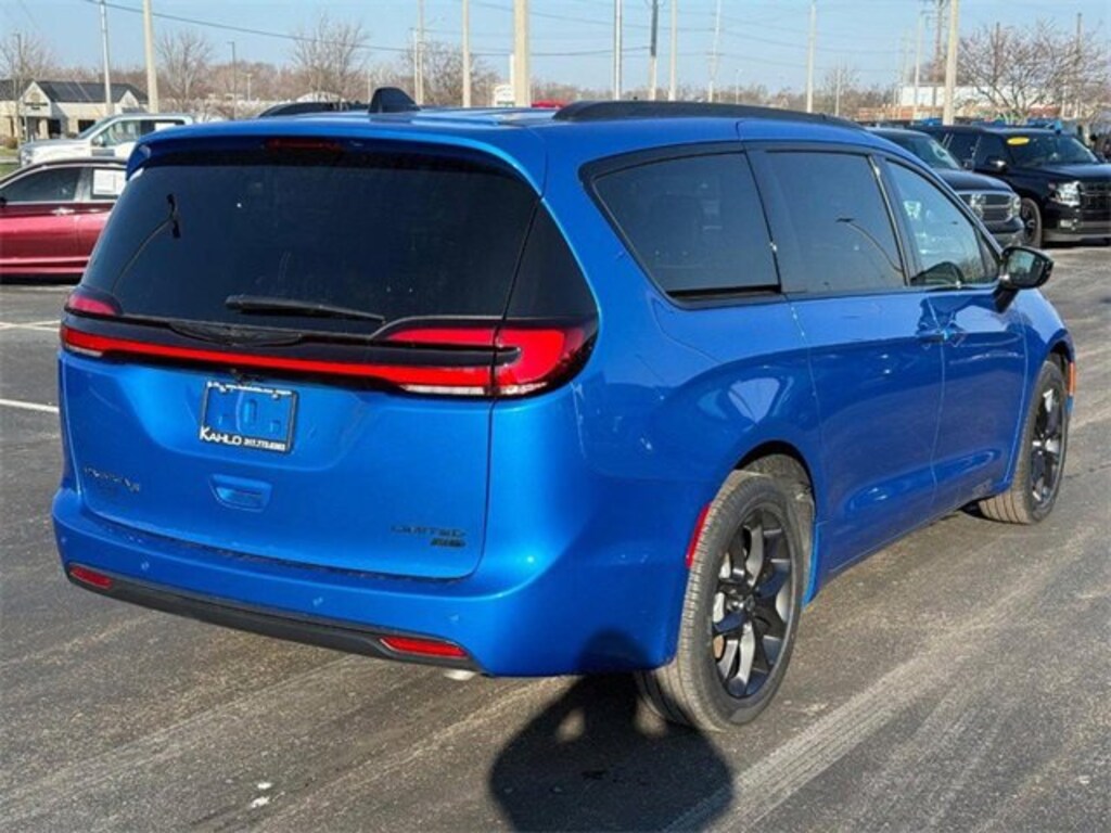 New 2026 Chrysler Pacifica Limited Passenger Van