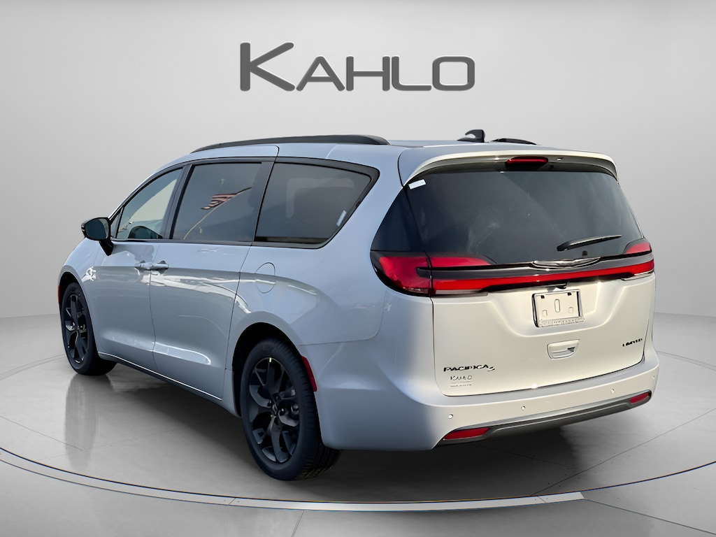 New 2026 Chrysler Pacifica Limited Passenger Van