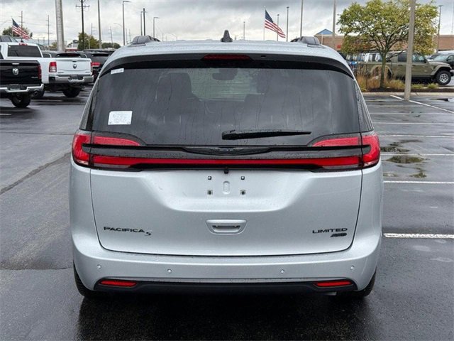 2026 Chrysler Pacifica Limited photo 4