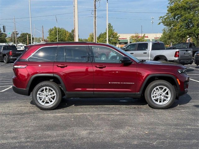 2025 Jeep Grand Cherokee Laredo X photo 2