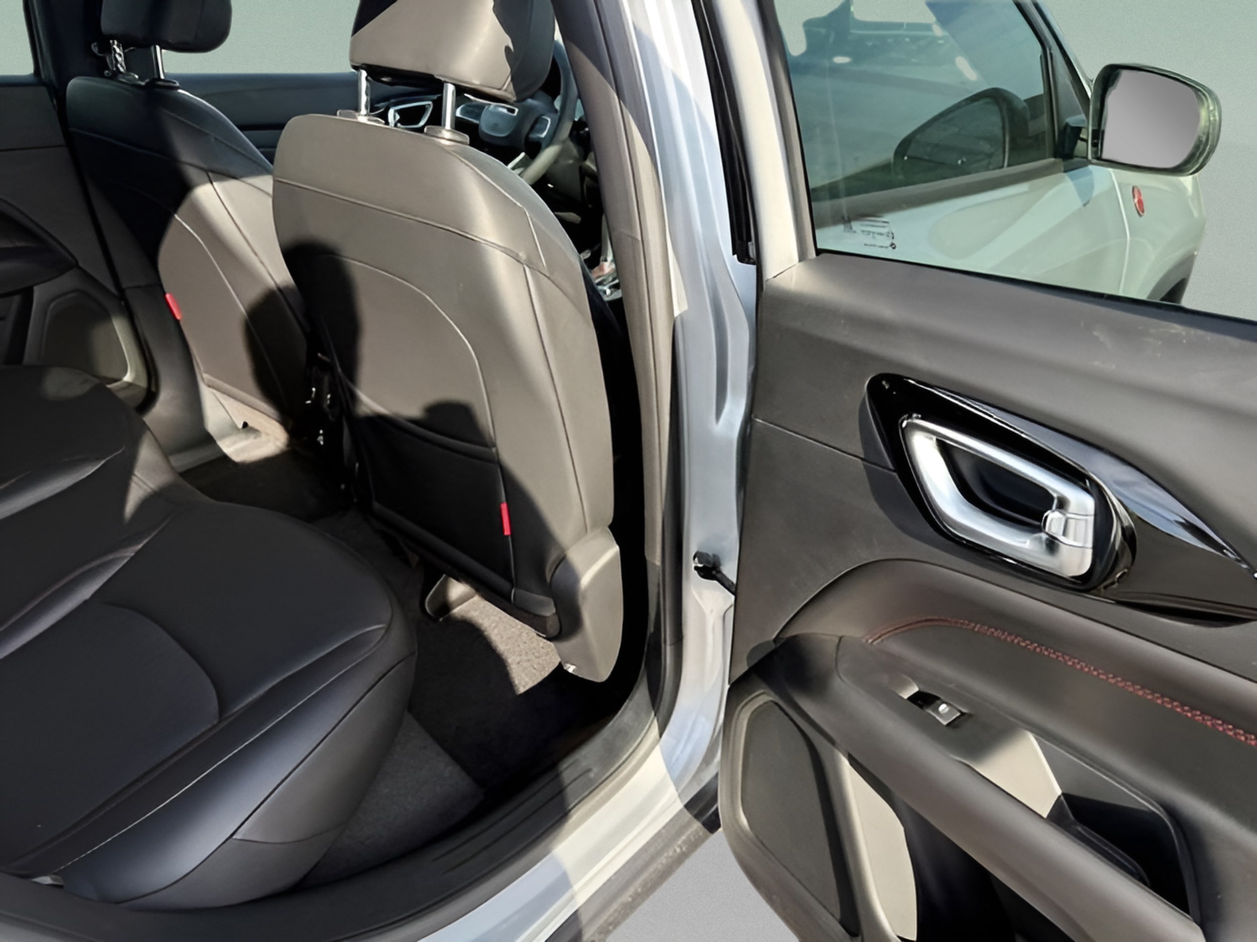 2026 Jeep Compass Trailhawk - Photo 9