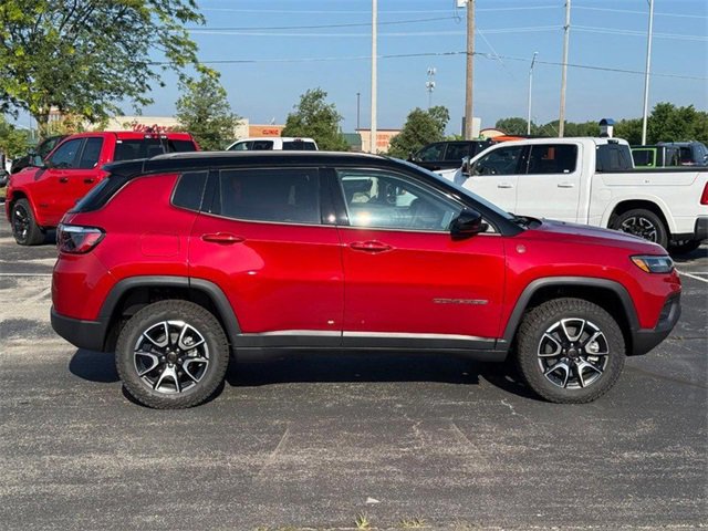 2025 Jeep Compass Trailhawk photo 2