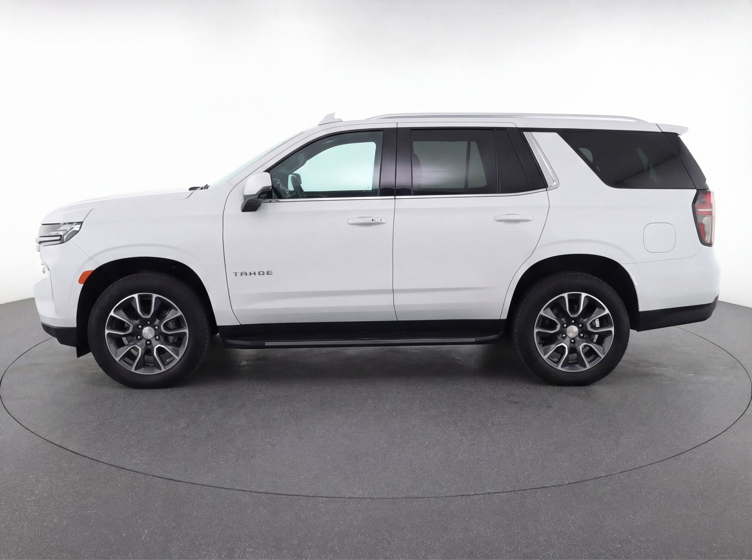 Thumbnail: 2023 Chevrolet Tahoe - 5