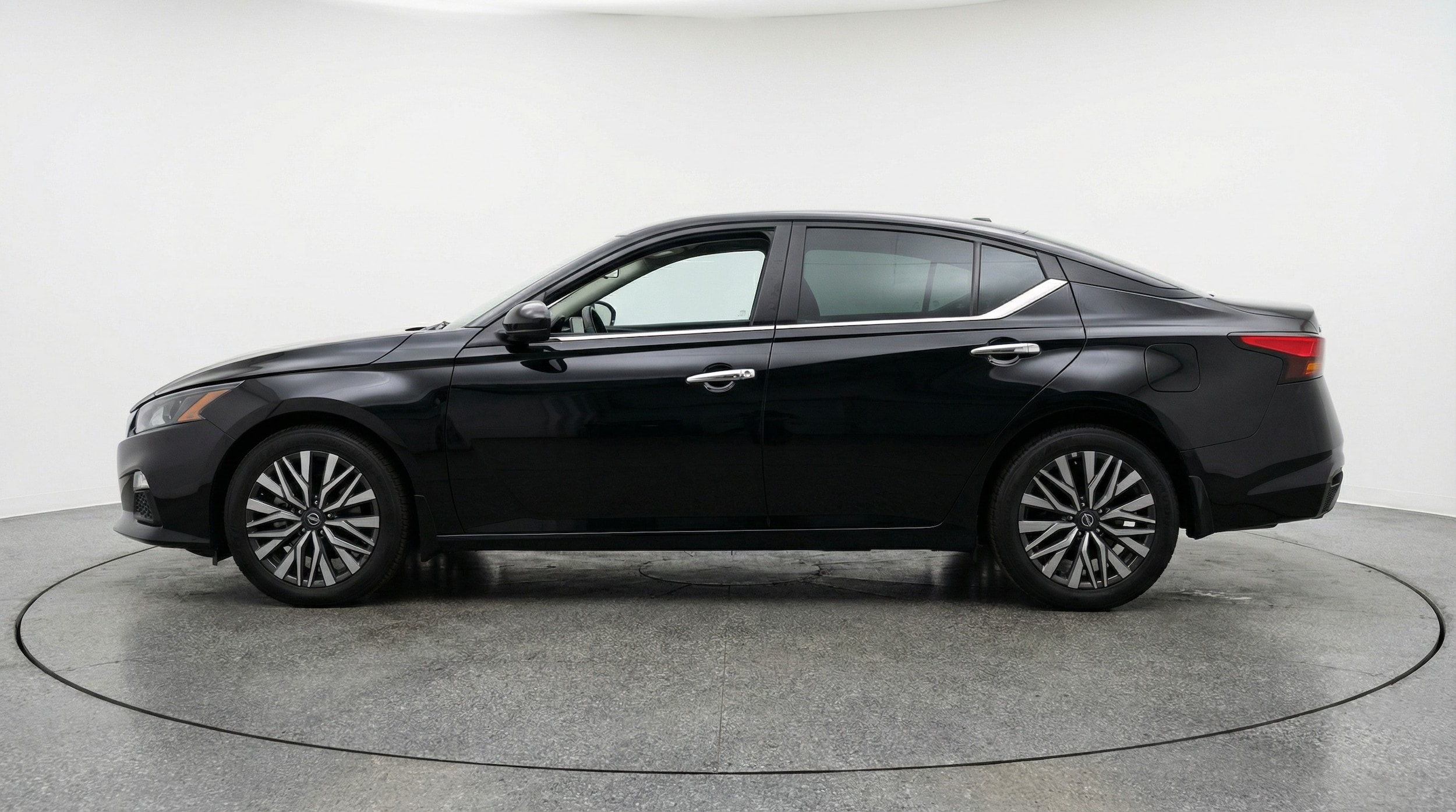 Thumbnail: 2025 Nissan Altima - 4