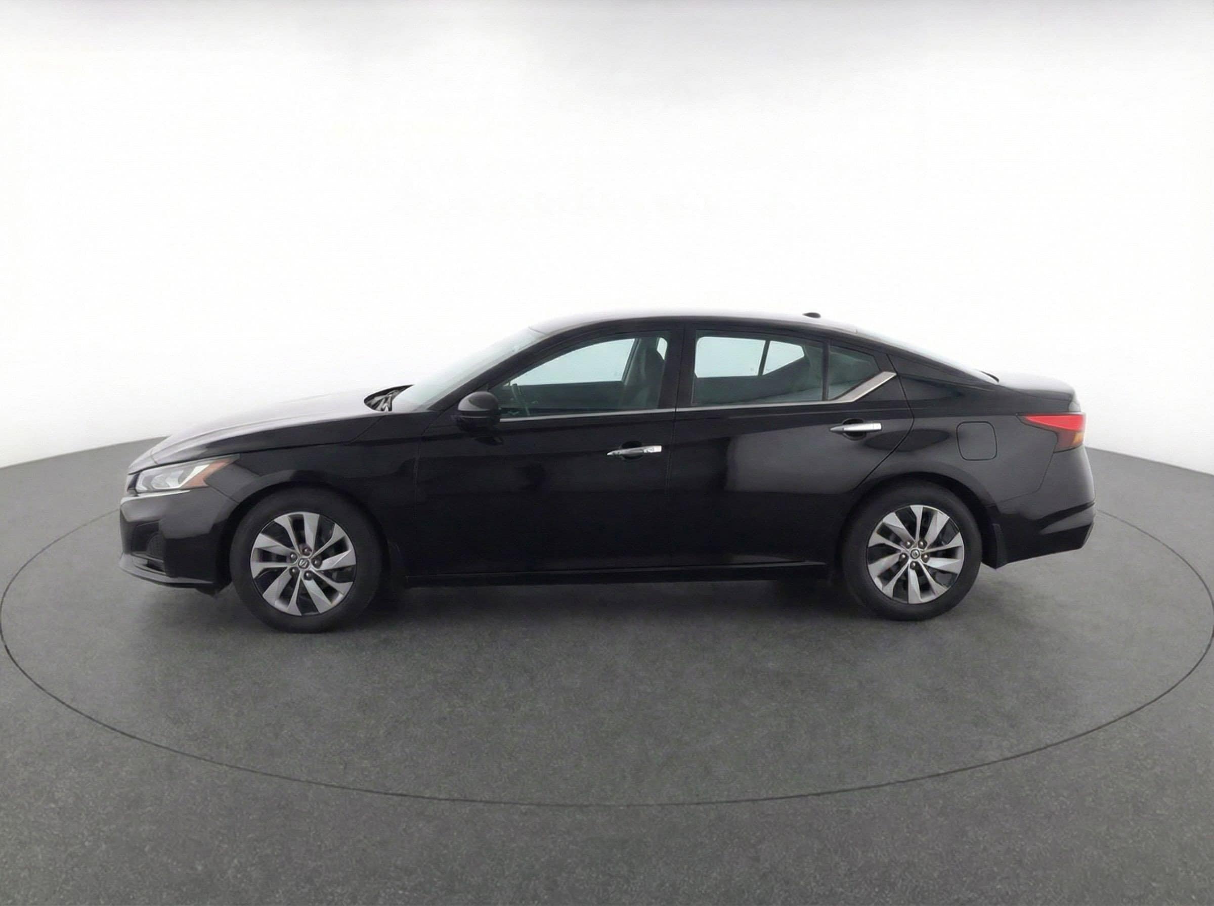 Thumbnail: 2023 Nissan Altima - 5