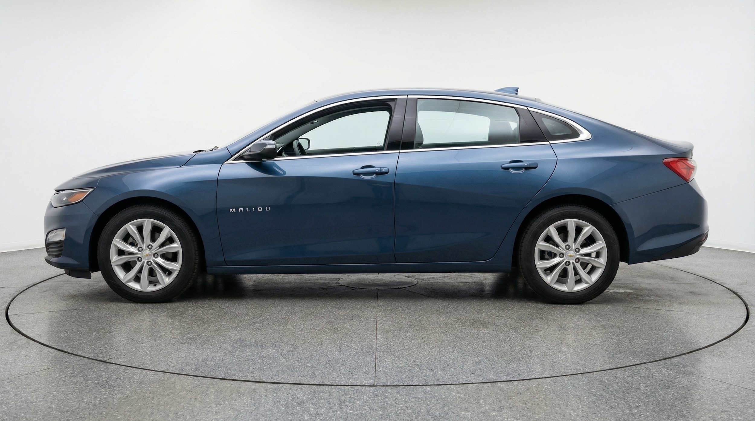 Thumbnail: 2024 Chevrolet Malibu - 4