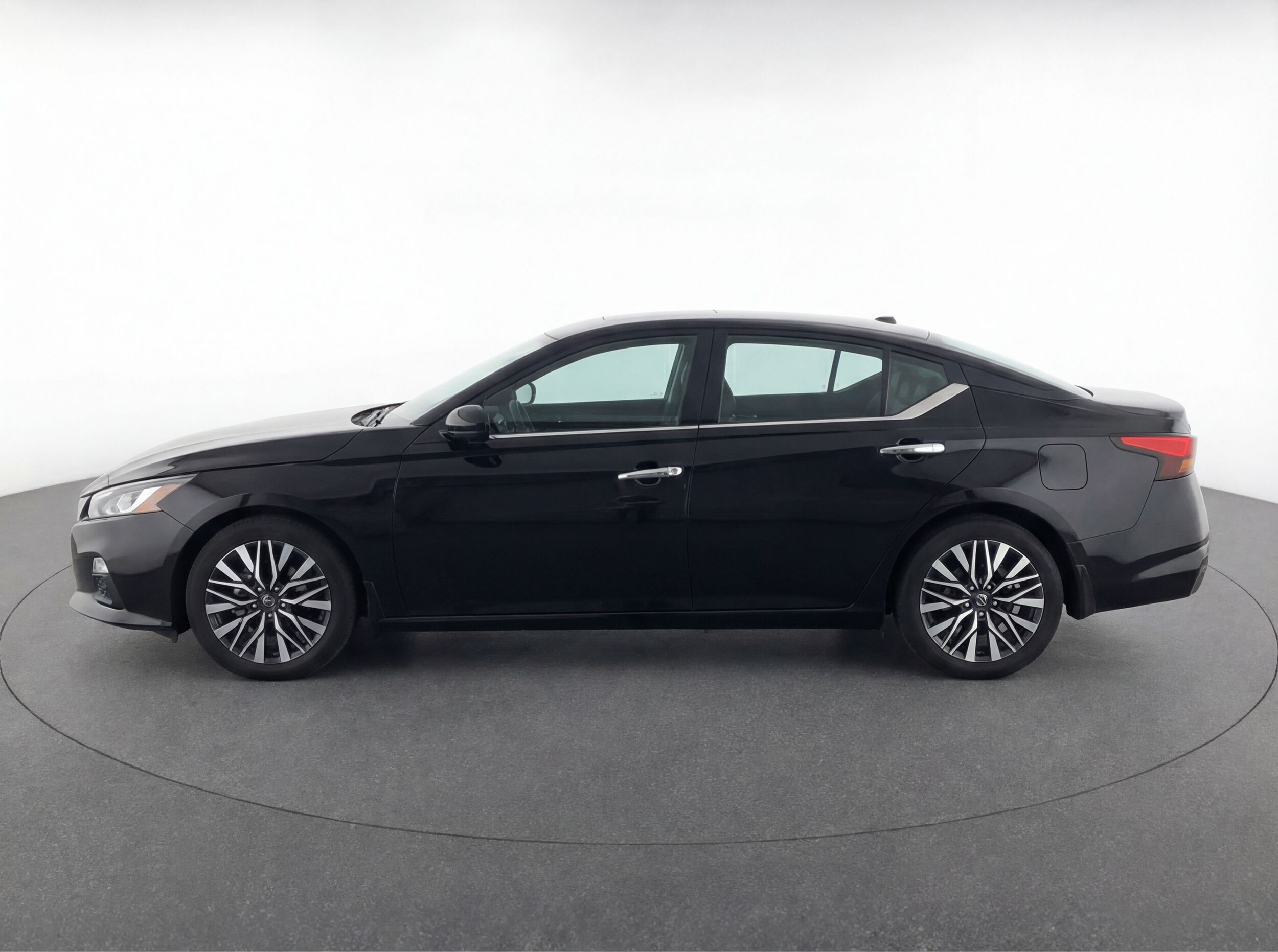 Thumbnail: 2023 Nissan Altima - 5