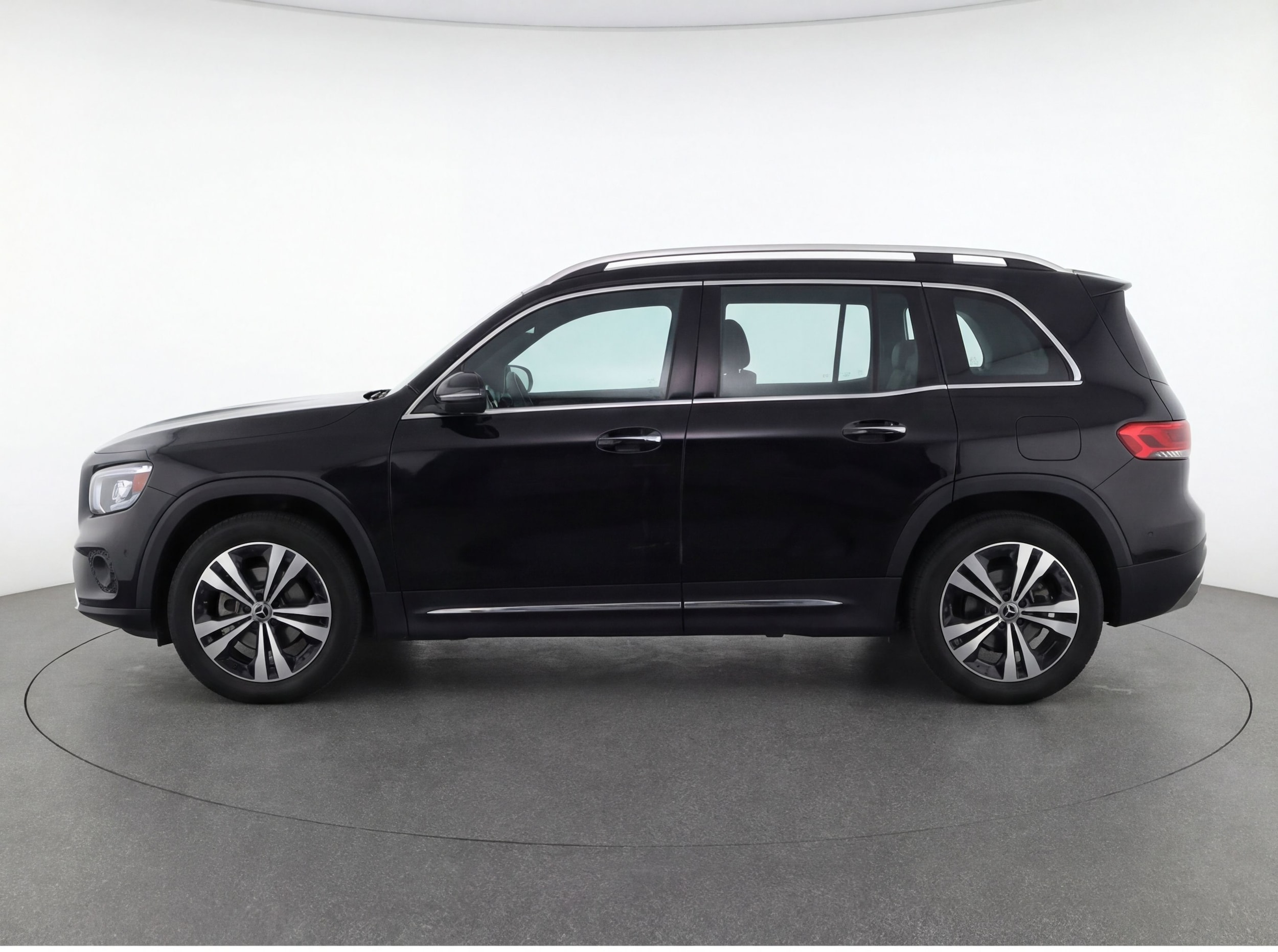 Thumbnail: 2024 Mercedes-Benz GLB - 4