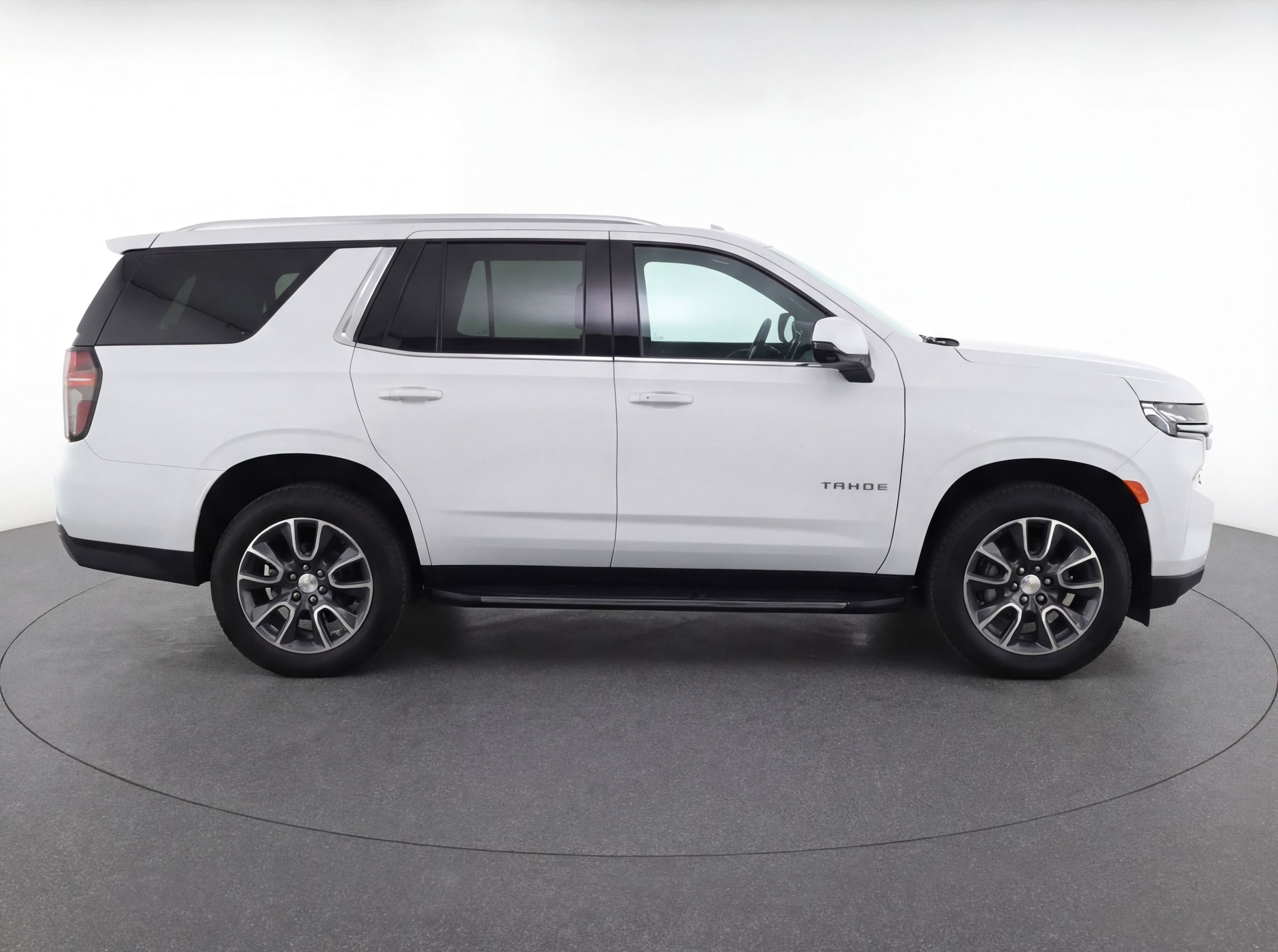 Thumbnail: 2023 Chevrolet Tahoe - 10